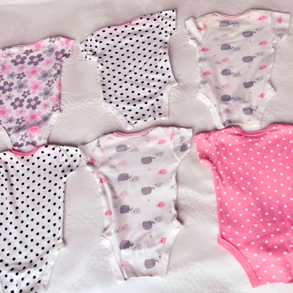 Gerber 0-3 M baby girl Onesies - Picture 5 of 6